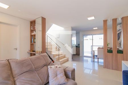 Sala de casa à venda com 3 quartos, 102m² em Guarujá, Porto Alegre