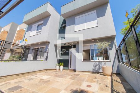 Casa à venda com 102m², 3 quartos e 2 vagasFachada