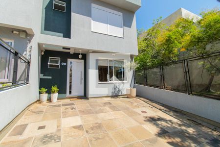 Casa à venda com 102m², 3 quartos e 2 vagasFachada