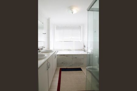 Apartamento à venda com 366m², 4 quartos e 2 vagasBanheiro da Suíte 3