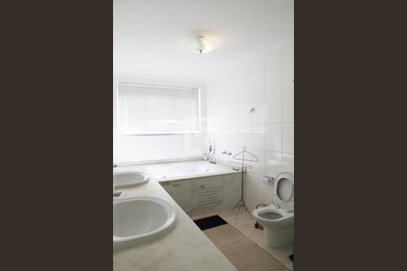 Apartamento à venda com 366m², 4 quartos e 2 vagasBanheiro da Suíte 3