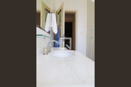 Apartamento à venda com 366m², 4 quartos e 2 vagasBanheiro da Suíte 1