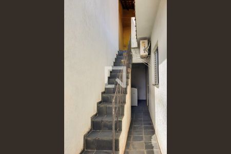 Casa à venda com 125m², 2 quartos e 2 vagasEscada