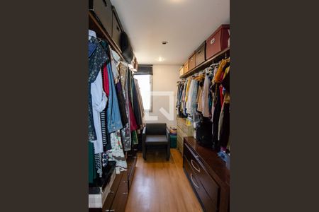 Apartamento à venda com 213m², 3 quartos e 3 vagas Apartamento à venda com 213m², 3 quartos e 3 vagasCloset da suíte 1