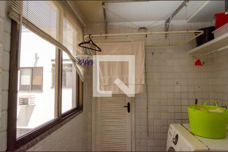 Apartamento à venda com 213m², 3 quartos e 3 vagas Apartamento à venda com 213m², 3 quartos e 3 vagasÁrea de serviço