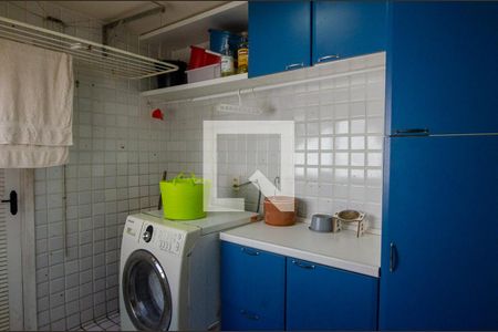 Apartamento à venda com 213m², 3 quartos e 3 vagas Apartamento à venda com 213m², 3 quartos e 3 vagasÁrea de serviço