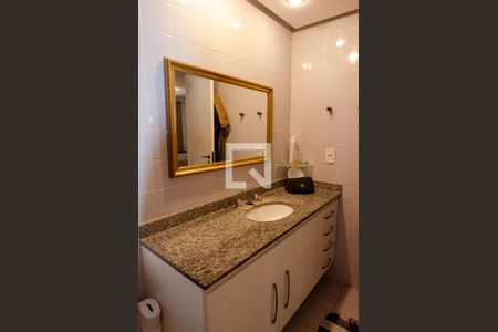 Apartamento à venda com 213m², 3 quartos e 3 vagas Apartamento à venda com 213m², 3 quartos e 3 vagasBanheiro da suíte 1