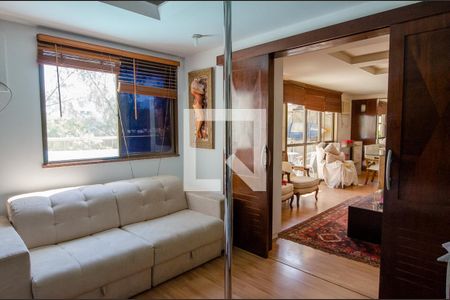 Apartamento à venda com 213m², 3 quartos e 3 vagas Apartamento à venda com 213m², 3 quartos e 3 vagasSala de TV