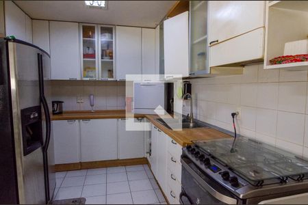 Apartamento à venda com 213m², 3 quartos e 3 vagas Apartamento à venda com 213m², 3 quartos e 3 vagasCozinha