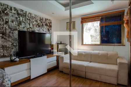 Apartamento à venda com 213m², 3 quartos e 3 vagas Apartamento à venda com 213m², 3 quartos e 3 vagasSala de TV