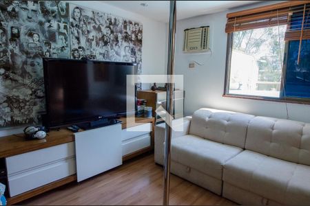 Apartamento à venda com 213m², 3 quartos e 3 vagas Apartamento à venda com 213m², 3 quartos e 3 vagasSala de TV