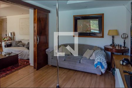 Apartamento à venda com 213m², 3 quartos e 3 vagas Apartamento à venda com 213m², 3 quartos e 3 vagasSala de TV