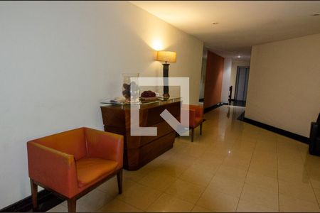 Apartamento à venda com 213m², 3 quartos e 3 vagas Apartamento à venda com 213m², 3 quartos e 3 vagasHall social