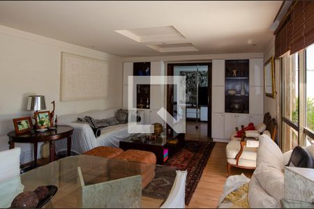 Apartamento à venda com 213m², 3 quartos e 3 vagas Apartamento à venda com 213m², 3 quartos e 3 vagasSala