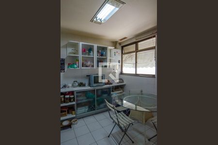 Apartamento à venda com 213m², 3 quartos e 3 vagas Apartamento à venda com 213m², 3 quartos e 3 vagasCozinha