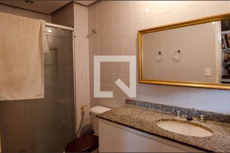 Apartamento à venda com 213m², 3 quartos e 3 vagas Apartamento à venda com 213m², 3 quartos e 3 vagasBanheiro da suíte 1
