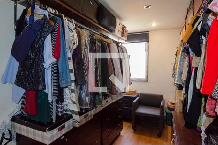 Apartamento à venda com 213m², 3 quartos e 3 vagas Apartamento à venda com 213m², 3 quartos e 3 vagasCloset da suíte 1