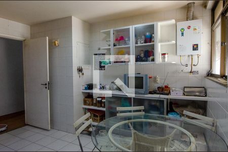 Apartamento à venda com 213m², 3 quartos e 3 vagas Apartamento à venda com 213m², 3 quartos e 3 vagasCozinha