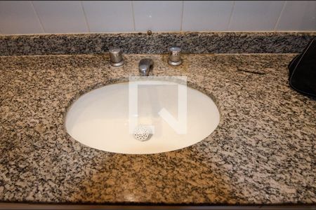 Apartamento à venda com 213m², 3 quartos e 3 vagas Apartamento à venda com 213m², 3 quartos e 3 vagasBanheiro da suíte 1