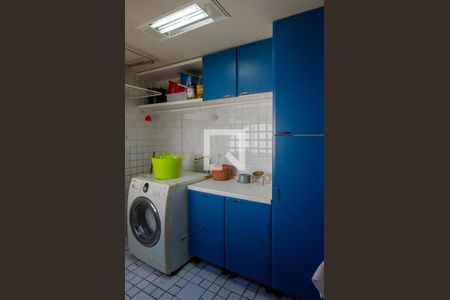 Apartamento à venda com 213m², 3 quartos e 3 vagas Apartamento à venda com 213m², 3 quartos e 3 vagasÁrea de serviço