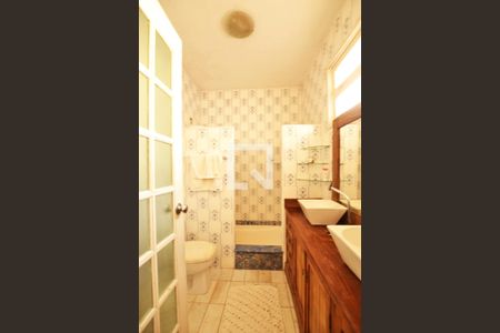 Casa à venda com 292m², 3 quartos e 3 vagasBanheiro da Suíte