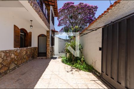 Casa à venda com 211m², 4 quartos e 3 vagasEntrada