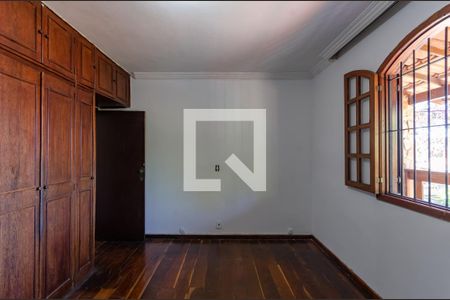 Casa à venda com 211m², 4 quartos e 3 vagasSuite