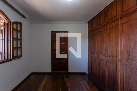 Casa à venda com 211m², 4 quartos e 3 vagasSuite