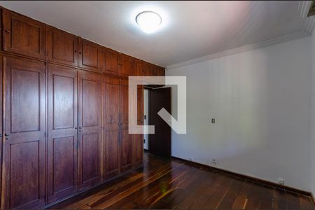 Casa à venda com 211m², 4 quartos e 3 vagasSuite