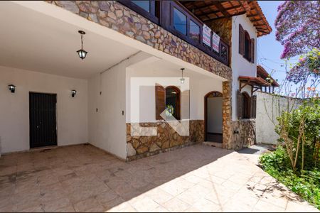 Casa à venda com 211m², 4 quartos e 3 vagasEntrada