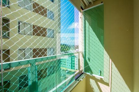 Varanda da sala de apartamento para alugar com 3 quartos, 67m² em Parque São Vicente, Mauá