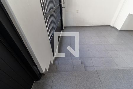 Casa para alugar com 390m², 5 quartos e 4 vagasEscada