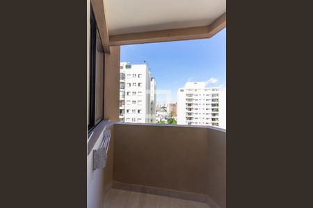 Varanda de kitnet/studio para alugar com 1 quarto, 38m² em Indianópolis, São Paulo