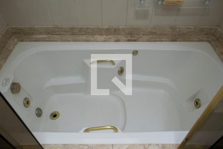 Apartamento à venda com 220m², 4 quartos e 4 vagas Apartamento à venda com 220m², 4 quartos e 4 vagasBanheiro quarto 3