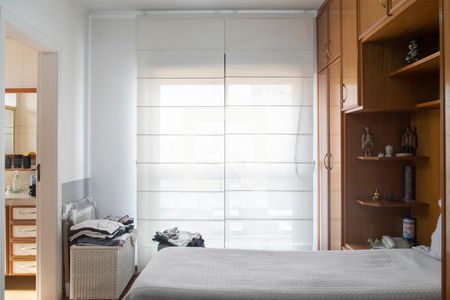 Apartamento à venda com 220m², 4 quartos e 4 vagas Apartamento à venda com 220m², 4 quartos e 4 vagasQuarto 2