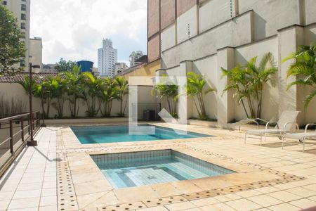 Apartamento à venda com 220m², 4 quartos e 4 vagas Apartamento à venda com 220m², 4 quartos e 4 vagasÁrea comum - Piscina