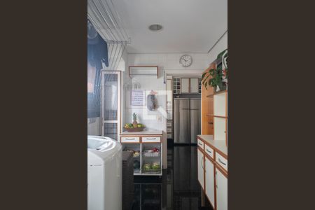 Apartamento à venda com 220m², 4 quartos e 4 vagas Apartamento à venda com 220m², 4 quartos e 4 vagasÁrea de Serviço