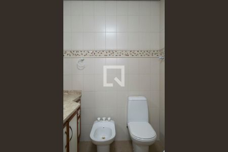 Apartamento à venda com 220m², 4 quartos e 4 vagas Apartamento à venda com 220m², 4 quartos e 4 vagasBanheiro quarto 3