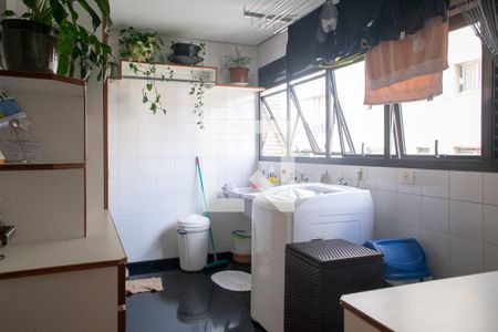 Apartamento à venda com 220m², 4 quartos e 4 vagas Apartamento à venda com 220m², 4 quartos e 4 vagasÁrea de Serviço