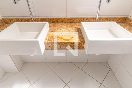 Apartamento à venda com 106m², 2 quartos e sem vaga Apartamento à venda com 106m², 2 quartos e sem vagaBanheiro