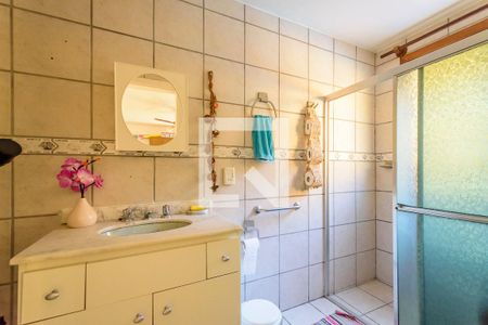 Banheiro da Suíte 1 de casa à venda com 4 quartos, 400m² em Campo Novo, Porto Alegre