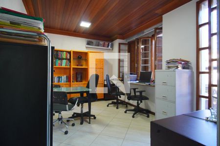 Escritório  de casa à venda com 4 quartos, 340m² em Rio Branco, Porto Alegre