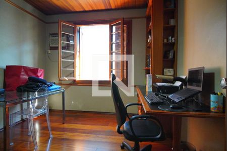 Casa à venda com 340m², 4 quartos e 2 vagasQuarto  2