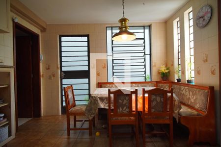 Casa à venda com 340m², 4 quartos e 2 vagasCozinha 