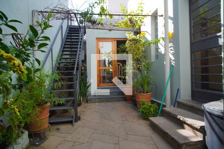 Casa à venda com 340m², 4 quartos e 2 vagasPátio _Fundos 