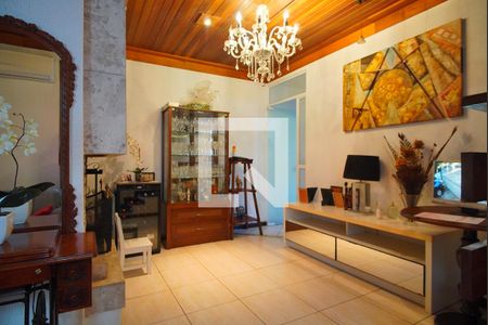 Sala  de casa à venda com 4 quartos, 340m² em Rio Branco, Porto Alegre