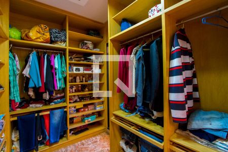 Apartamento para alugar com 166m², 3 quartos e 2 vagas Apartamento para alugar com 166m², 3 quartos e 2 vagasCloset do quarto 1