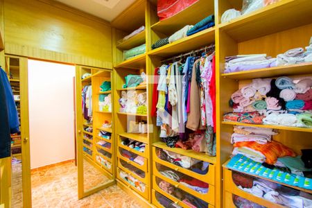 Apartamento para alugar com 166m², 3 quartos e 2 vagas Apartamento para alugar com 166m², 3 quartos e 2 vagasCloset do quarto 1