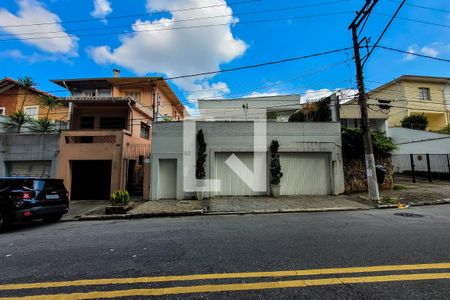 Casa à venda com 200m², 3 quartos e 2 vagas Casa à venda com 200m², 3 quartos e 2 vagasFachada