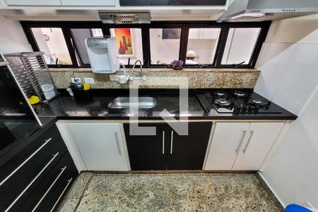 Casa à venda com 200m², 3 quartos e 2 vagas Casa à venda com 200m², 3 quartos e 2 vagasCozinha